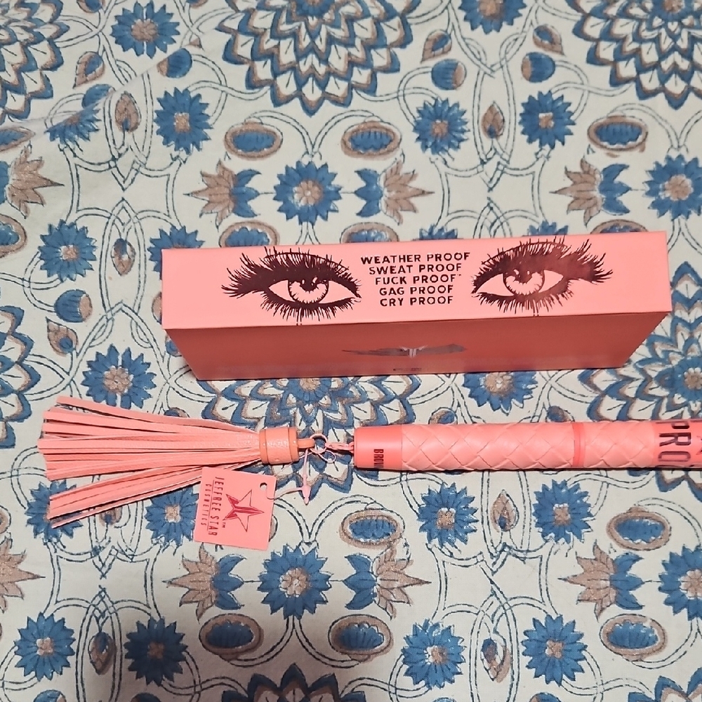 Jeffree Star's Brown Mascara Woven Coral Vegan Leather Tube & Detachable Tassle - Picture 2 of 7